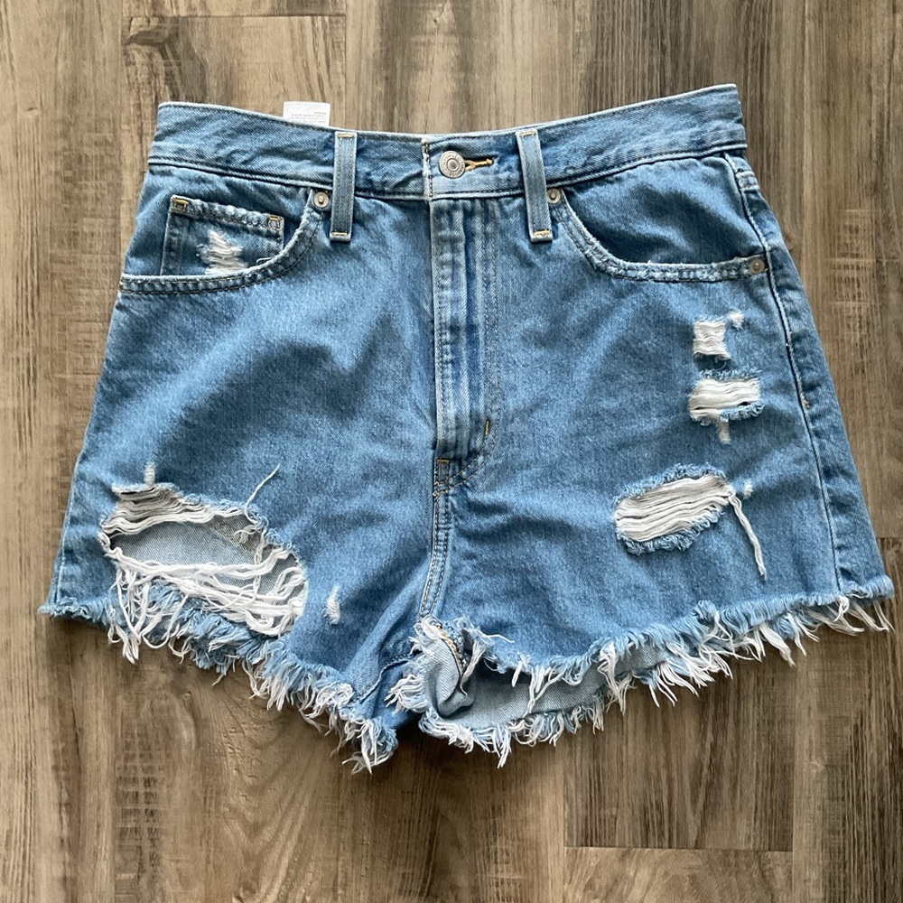 Levi's® Women's High-Rise Mom Jean Shorts Size 28 Zipper Fly